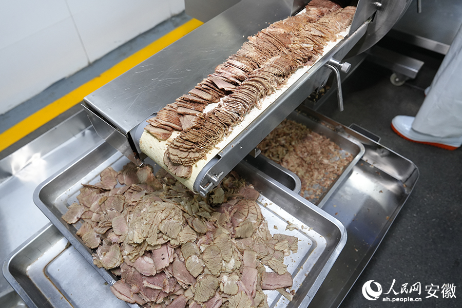 安徽旭咚食品科技有限公司生產線。人民網記者 苗子健攝