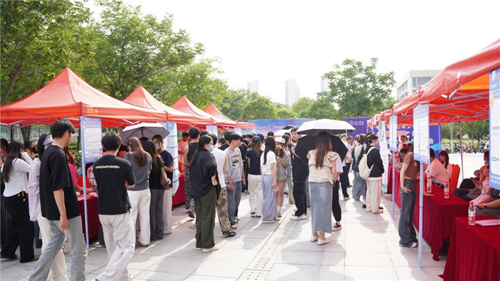 招聘會活動現場。亳州市人社局供圖