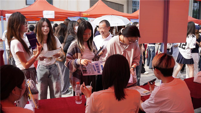 招聘會活動現場。亳州市人社局供圖
