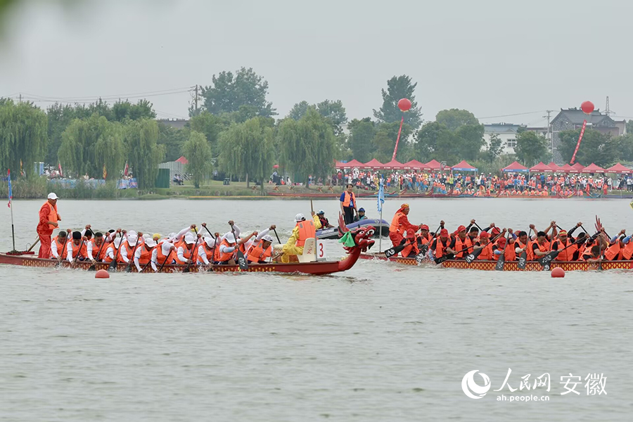 奎湖龙舟赛。人民网记者 张俊摄
