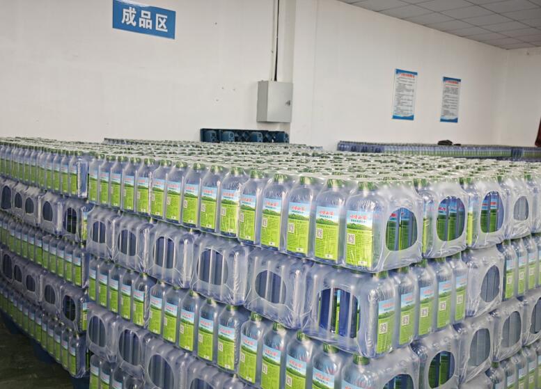 村企携手打造“岭峰山泉”饮用泉水品牌。