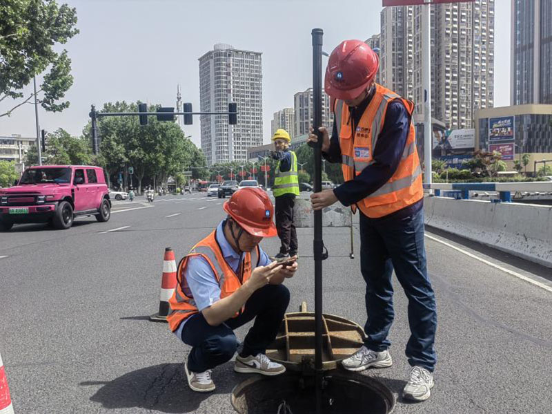 开展排水设施检查。合肥水务集团供图