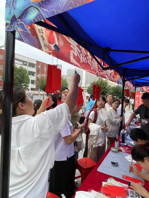  “情暖候考路，墨香寄祝福”公益助考活動。