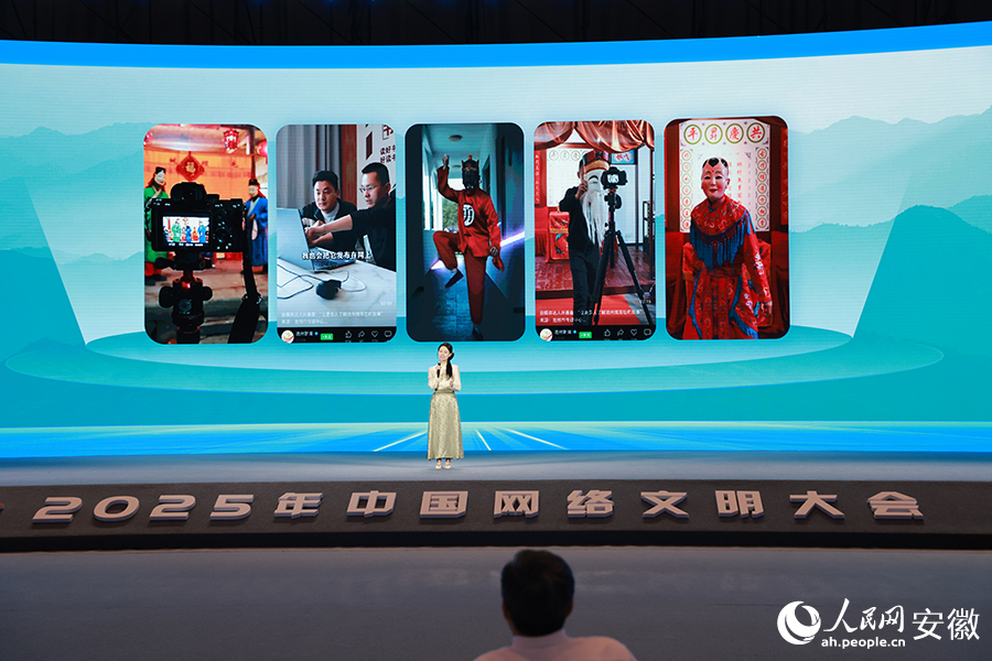 安徽大學民間戲劇與地域文化專業碩士研究生陳浩渺作主題演講。人民網記者 王曉飛攝