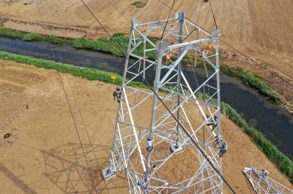 夏日施工保供電。