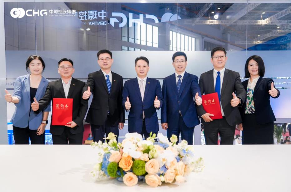 展会签约现场。