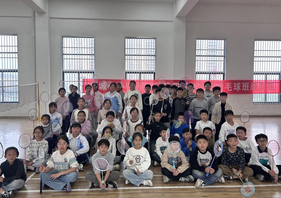 泗縣運河街道課后服務羽毛球推廣項目助力學生健康成長。陳凡鑫攝
