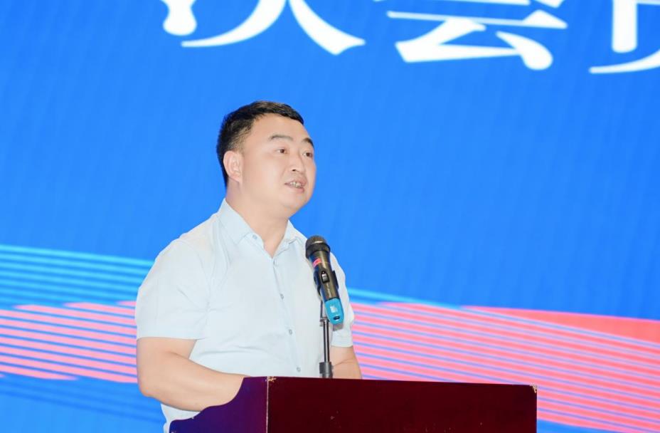 协会行业指导单位省科学技术厅副厅长陈龙胜致辞。