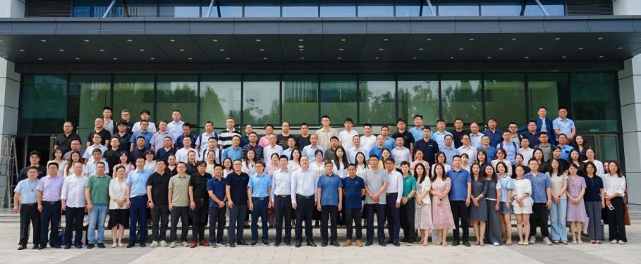协会行业指导单位省科学技术厅副厅长陈龙胜致辞。