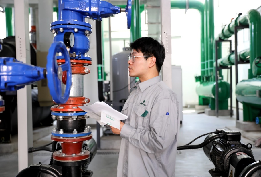 建立动力计量器具基础台账。杜笑磊摄