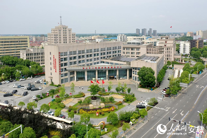 潜山市人民政府政务服务中心。人民网记者 陈若天摄