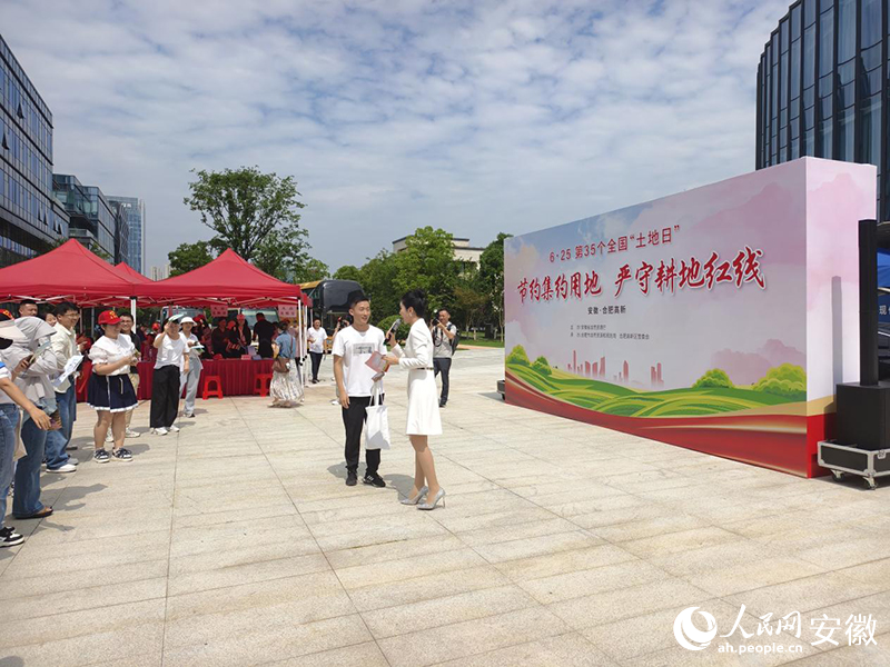 现场互动。人民网 陶伟摄