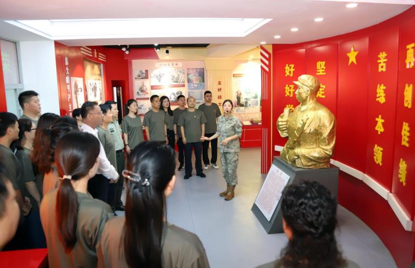 參觀王杰事跡陳列館。李寶攝