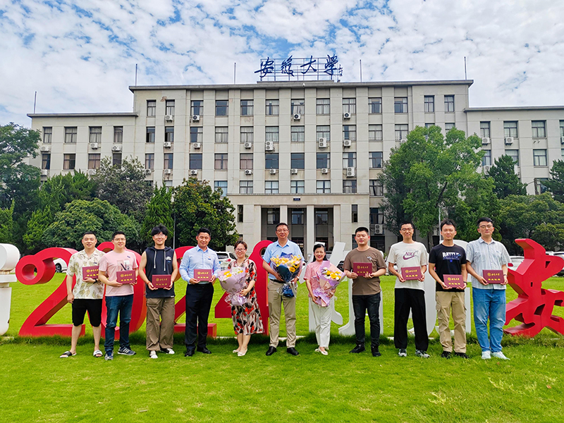 学员毕业合影。安徽大学继续教育学院供图