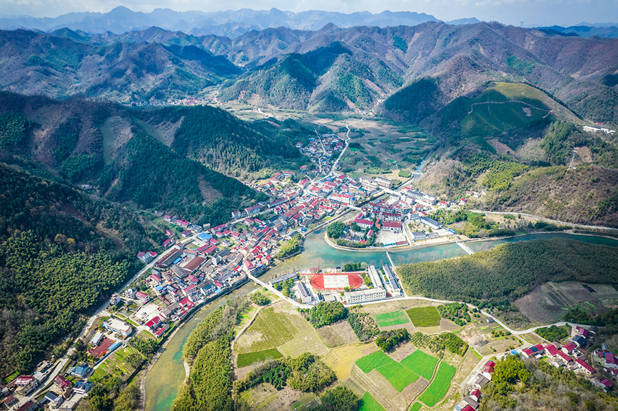 青山绿水造福着两岸百姓。宁国市生态环境分局供图