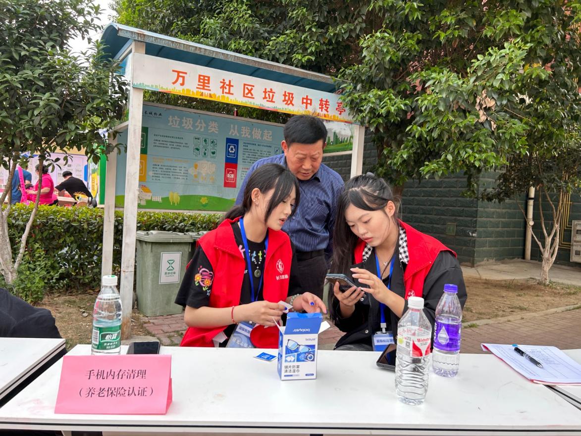萬裡社區“小萬”市集。雙鳳經開區供圖