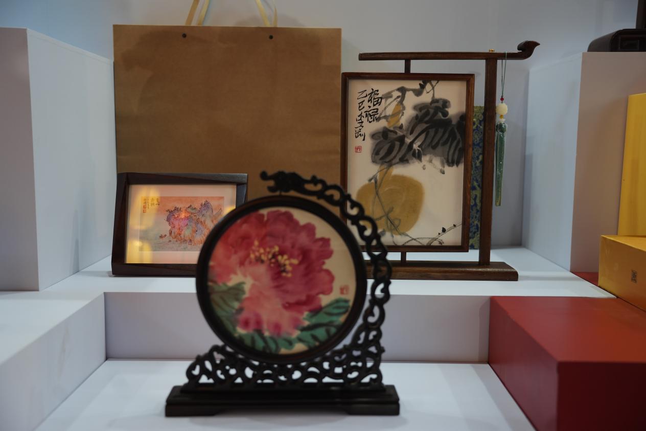艺术展展品。人民网记者 王锐摄