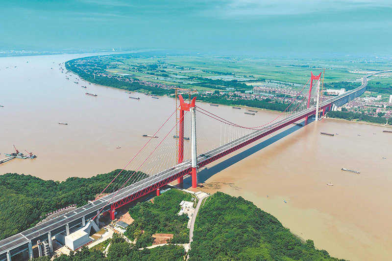 大橋“上妝”