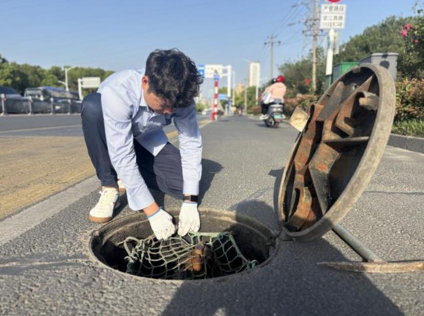 维修防护网。