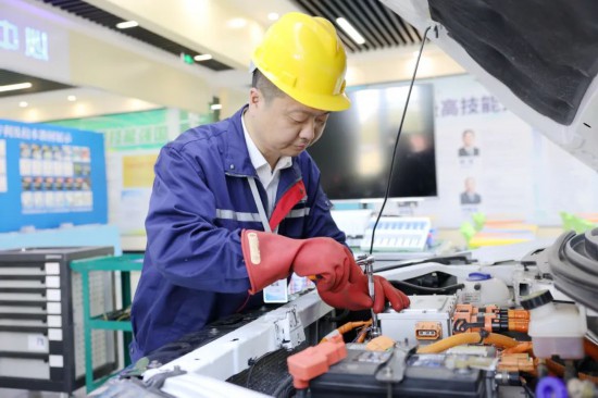 安徽移动工程建设负责人做客芜湖FM963交通经济广播，向听众娓娓道来通信保障背后的故事。安徽移动供图