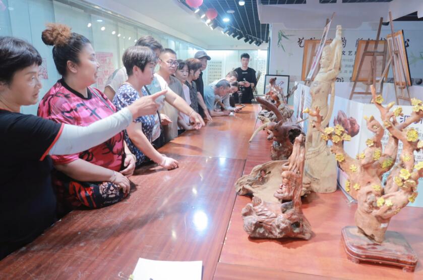 泗县首届民间文艺版权作品展开幕。刘娜英 摄