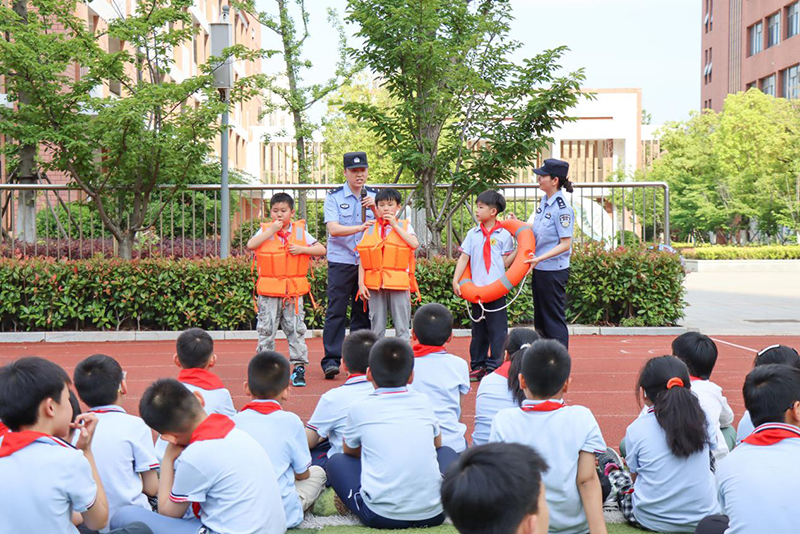 民警入校開展防溺水宣傳。合肥市公安局供圖