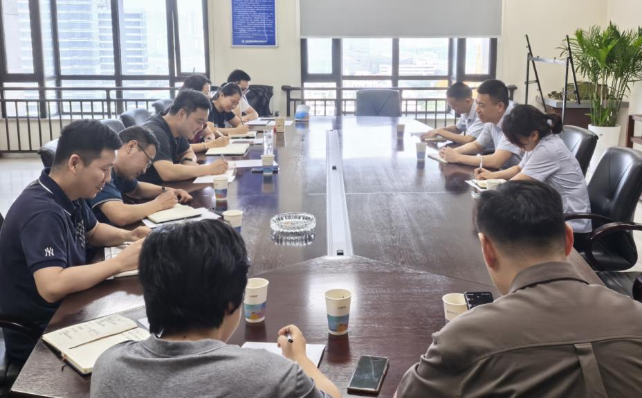 公司領導帶隊走訪，了解企業需求。合燃華潤燃氣供圖