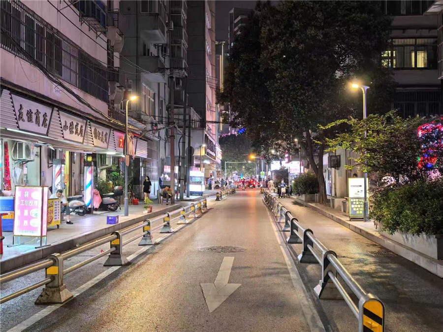 义仓巷路灯改造后。
