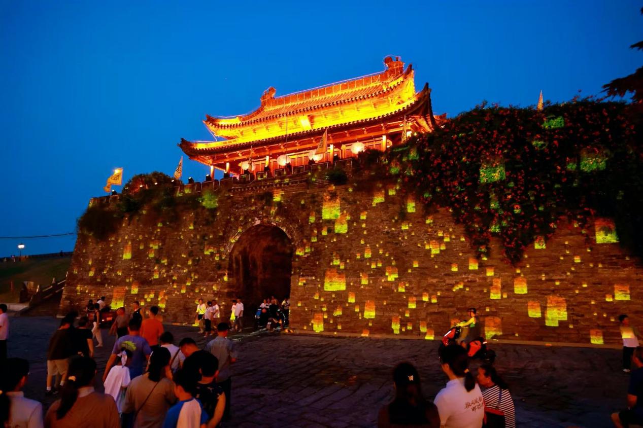 寿县古城夜晚灯光秀。邮储银行安徽省分行供图