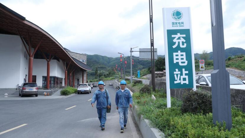 服务专班定期巡检。卜厚绩摄