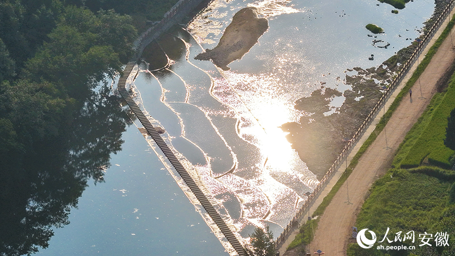 民宿旁的“鱼鳞坝”。人民网 郭昊摄