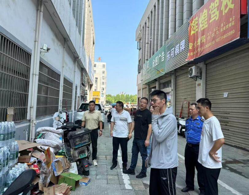 在专业市场片区开展联合整治。