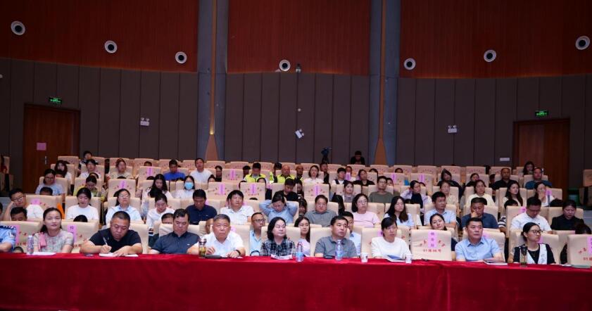参会人员参加培训。周虹光 摄