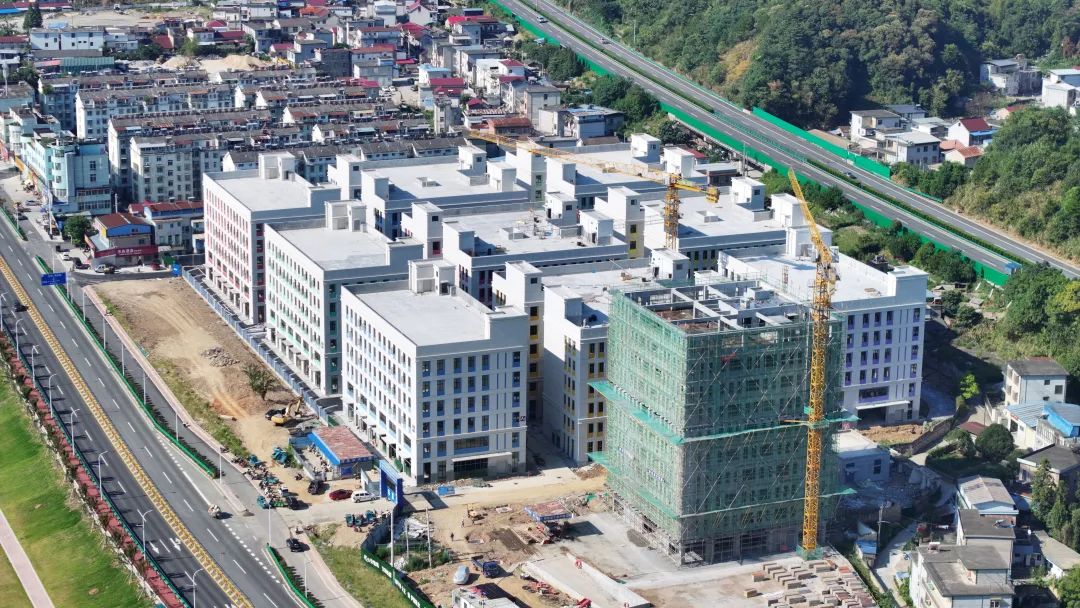 東至縣產城融合創業示范園區航拍。祝子航攝