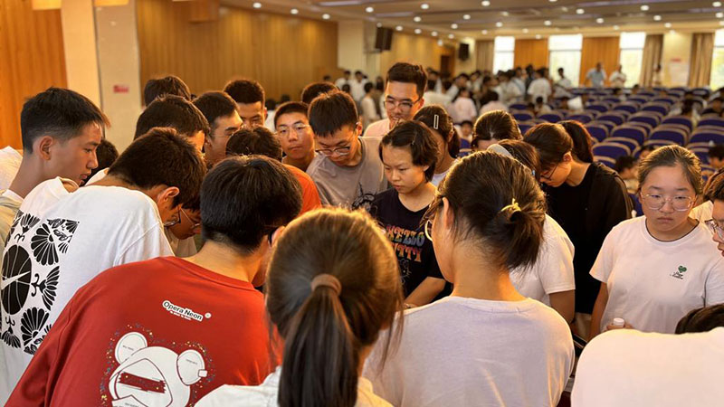 明光中學主會場自由討論環節，團明光市委供圖。
