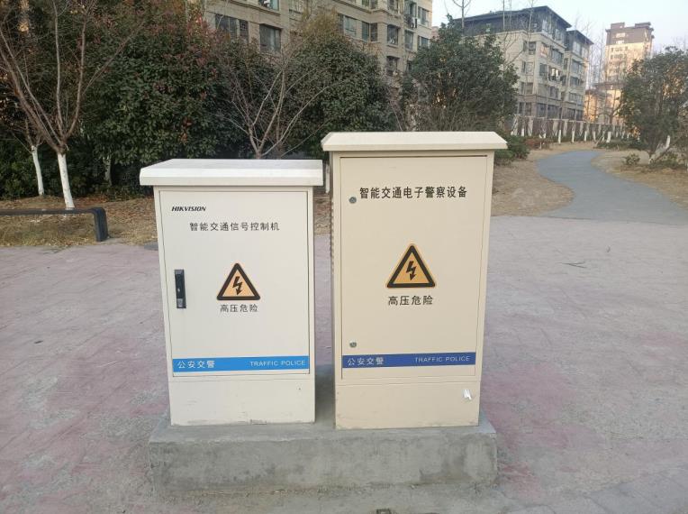 安徽移动助力公安交警在交叉路口部署的“电子警察”系统设备。安徽移动供图