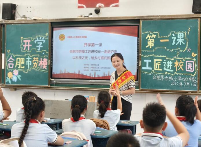劳模宣讲活动现场。王宇婷摄