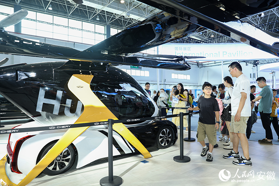奇瑞飛行汽車備受關注。人民網記者 張俊攝