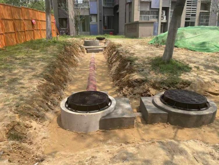 開挖修復管道。
