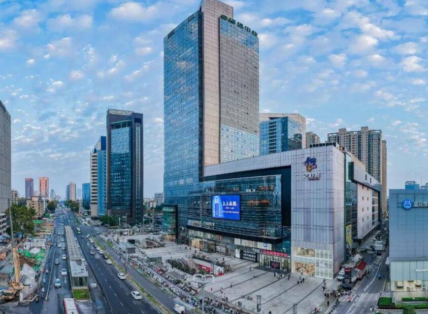 合肥市蜀山区三里庵商圈。
