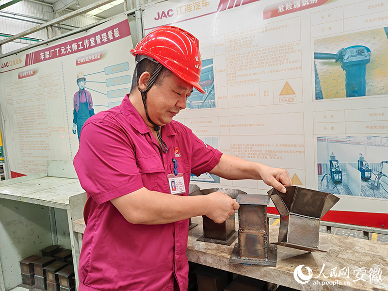 丁元展示方箱摆件。人民网 丁纪摄