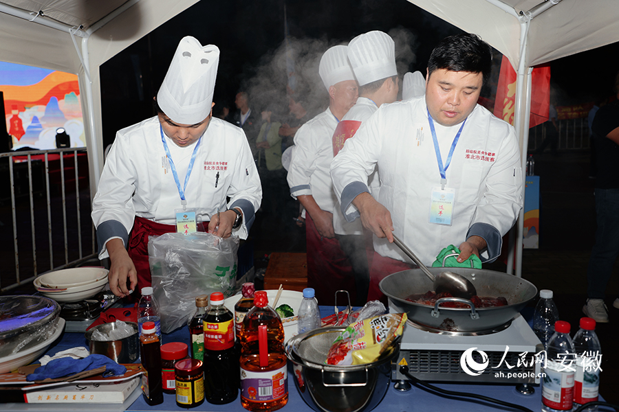 参赛选手正在比赛。 人民网记者 王晓飞摄