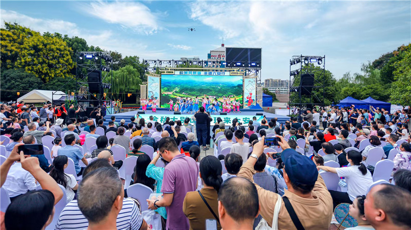 主场演出。