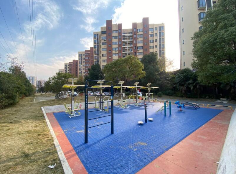 幸福坝社区辖区内的幸福大街小区新建的健身场所。