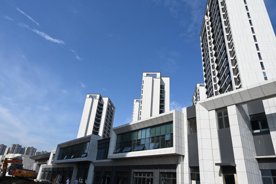 即将完工的晨兴花园安置小区。杜刚摄
