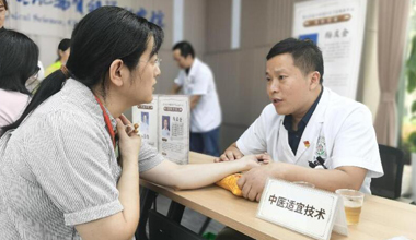 合肥蜀山区为科研人才送“健康福袋”
