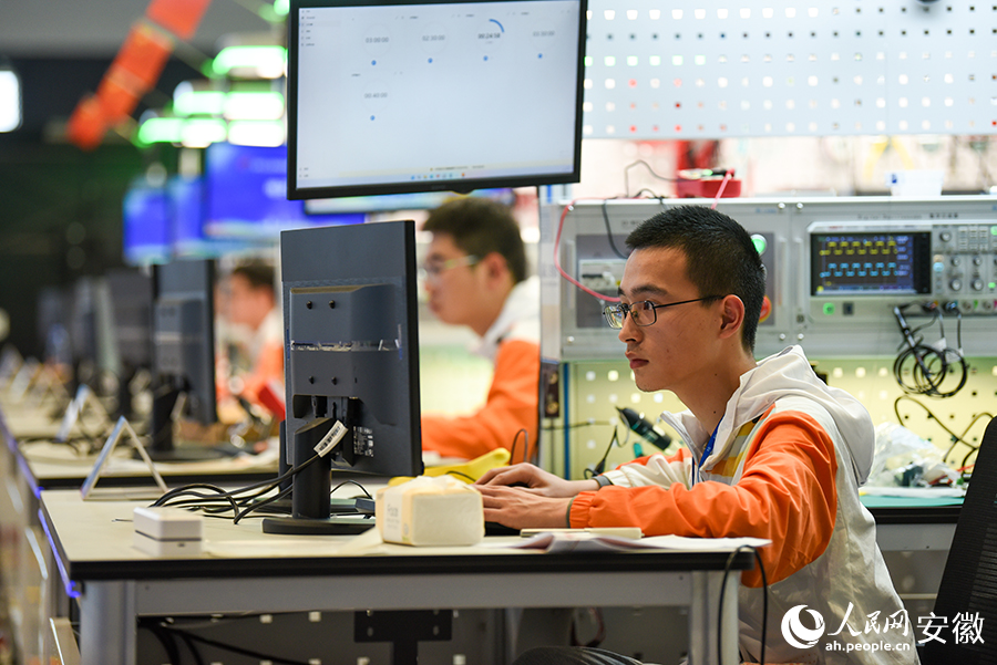 来自安徽的参赛选手正在比赛过程中。人民网记者 李希蒙摄