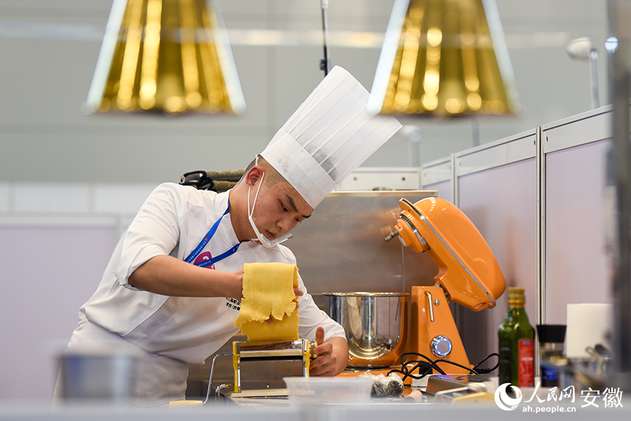 来自安徽的参赛选手正在比赛过程中。人民网记者 李希蒙摄