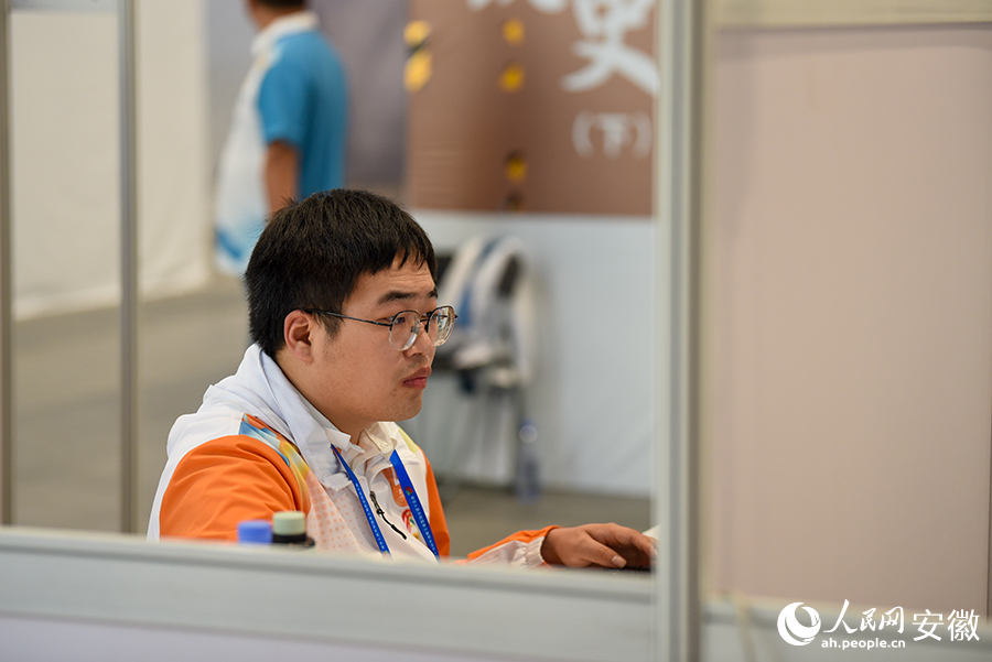 来自安徽的参赛选手正在比赛过程中。人民网记者 李希蒙摄