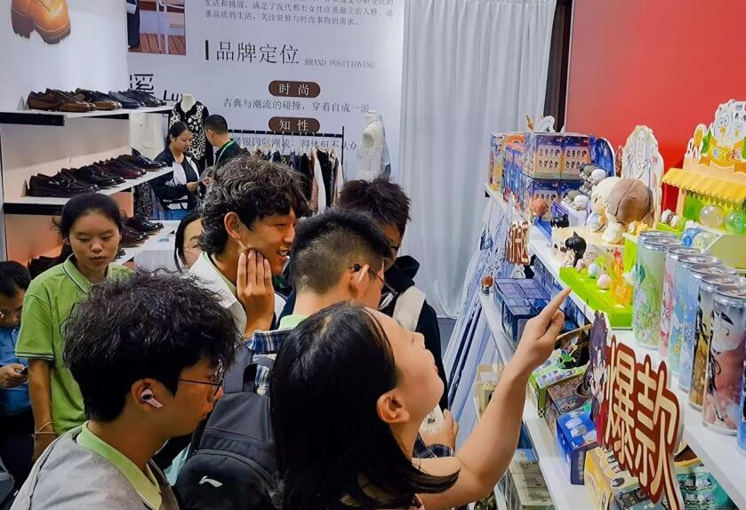 中国（合肥）服装原创设计基地亮相世界制造业大会。